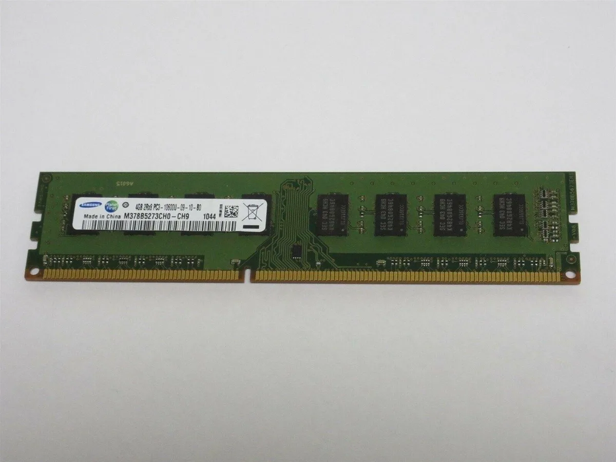 Green rectangular DDR3 UDIMM module with black memory chips and gold edge connectors