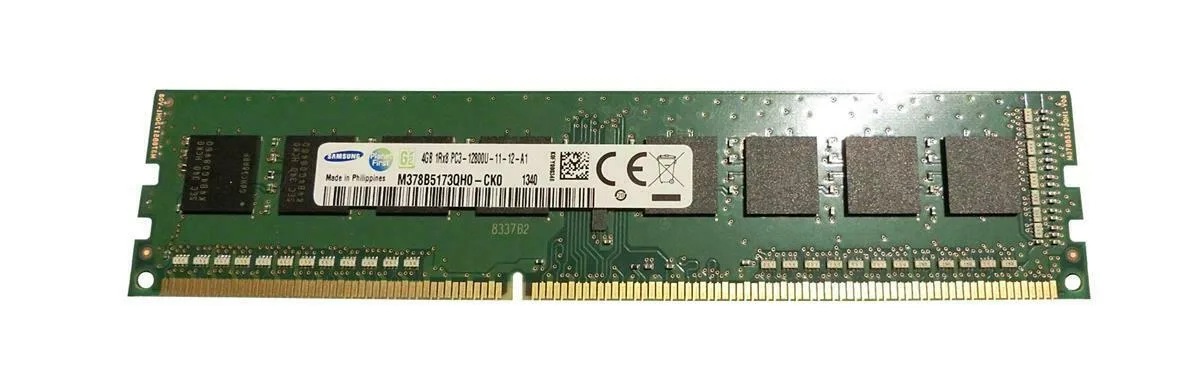 Two green DDR3 DIMM modules with black chips and gold contacts