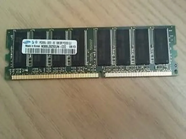 SAMSUNG SAMSUNG 1GB PC3200 CL3 64MX8 PB desktop RAM — photo du produit