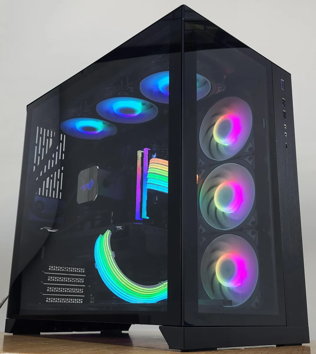 Black Lian Li O11 Dynamic case with 360mm AIO RGB cooler and RX 7900 XT graphics card visible through tempered glass side panel