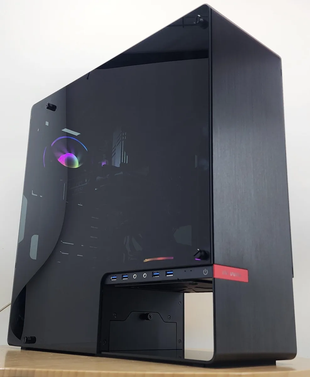 Silver INWIN 904 compact tower with side glass panel