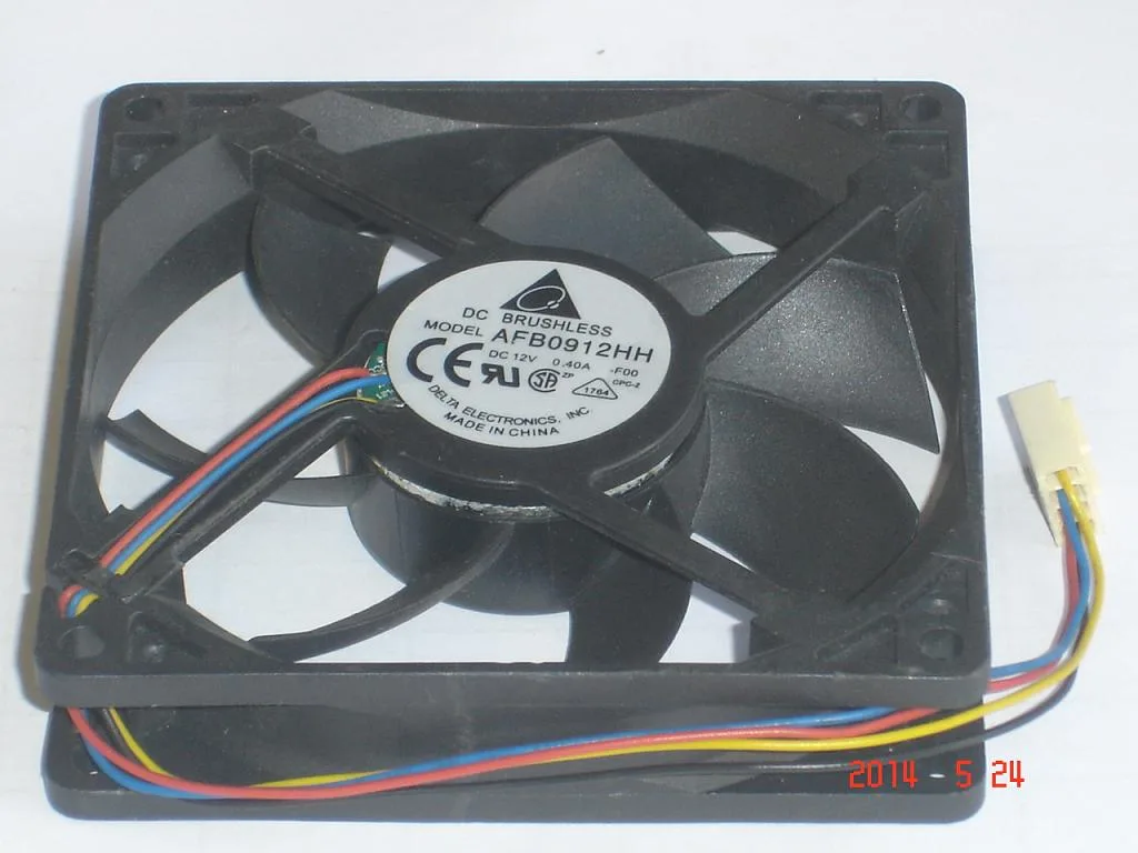 Black 90mm square CPU fan with 4-pin connector