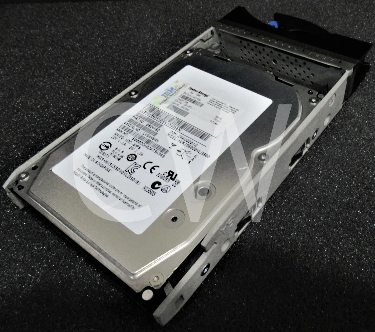IBM IBM HUS156030VLS600 300GB 15K RPM 6Gb/s 3.5" SAS internal hard drive — снимка на продукта