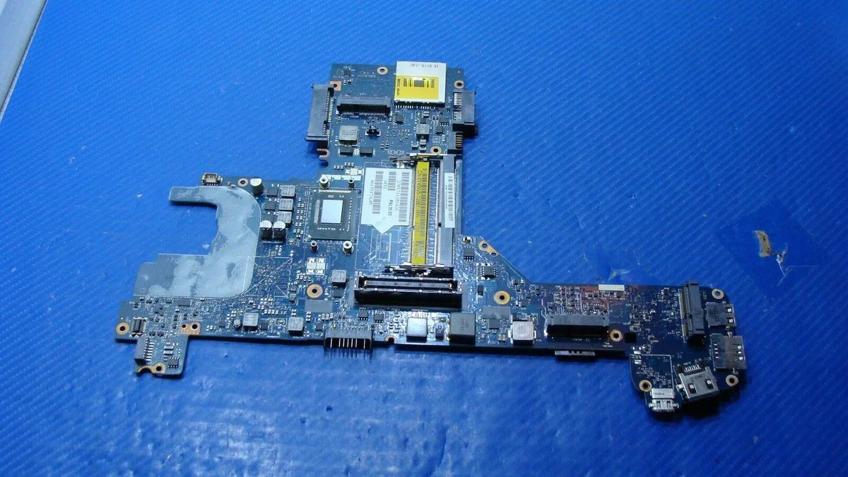 DELL DELL Latitude E6320 Intel Motherboard Y45W5 i7-2620M 2.7GHz — photo du produit