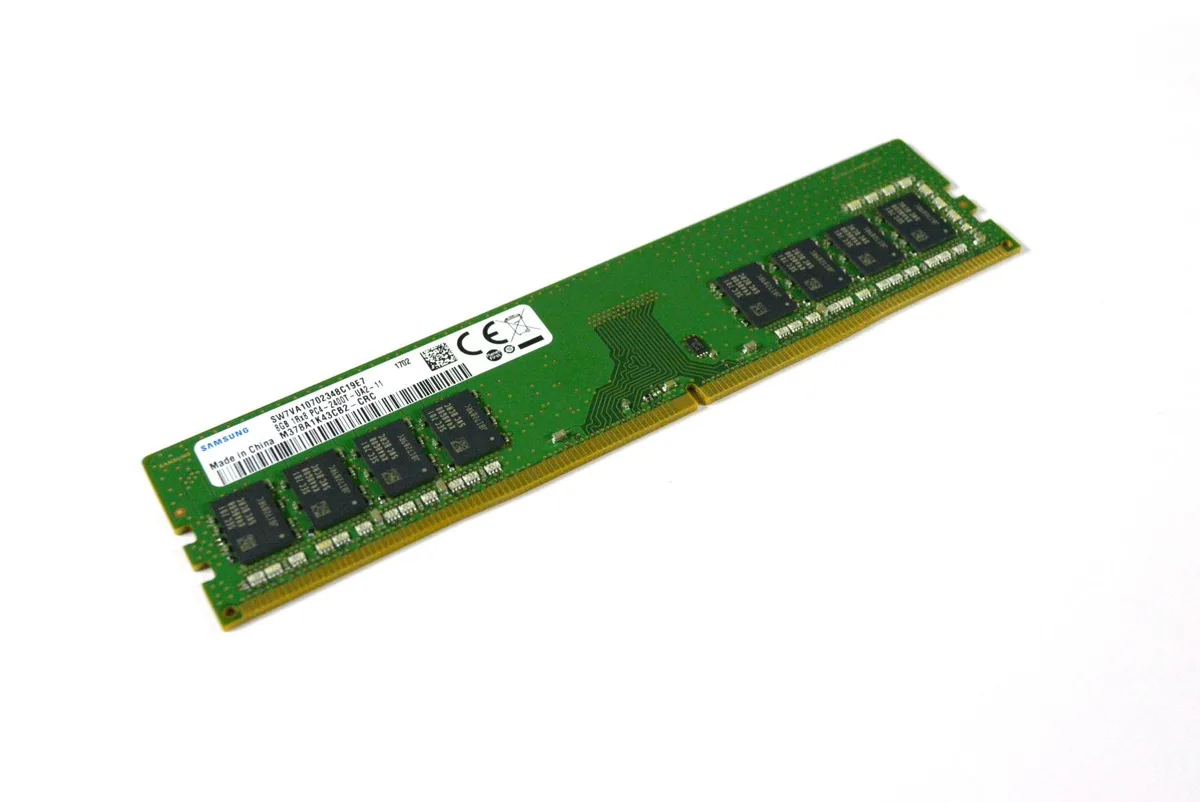 SAMSUNG Samsung 8GB DDR4 PC4-2400T-UA2-11 M378A1K43CB2-CRC desktop RAM — photo du produit
