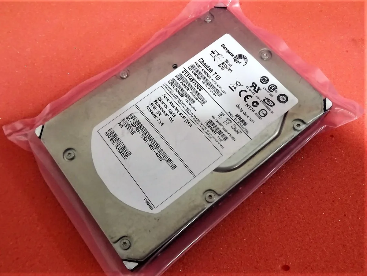 DELL DELL ST3146755SS 146GB 10000RPM 3.5" SAS 3Gb/s 16MB internal hard drive — produktbild