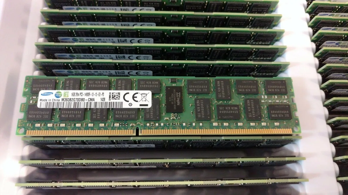 Samsung Canada Samsung Canada M393B2G70DB0-CMA 16GB DDR3 1866 ECC Registered server RAM — ürün fotoğrafı