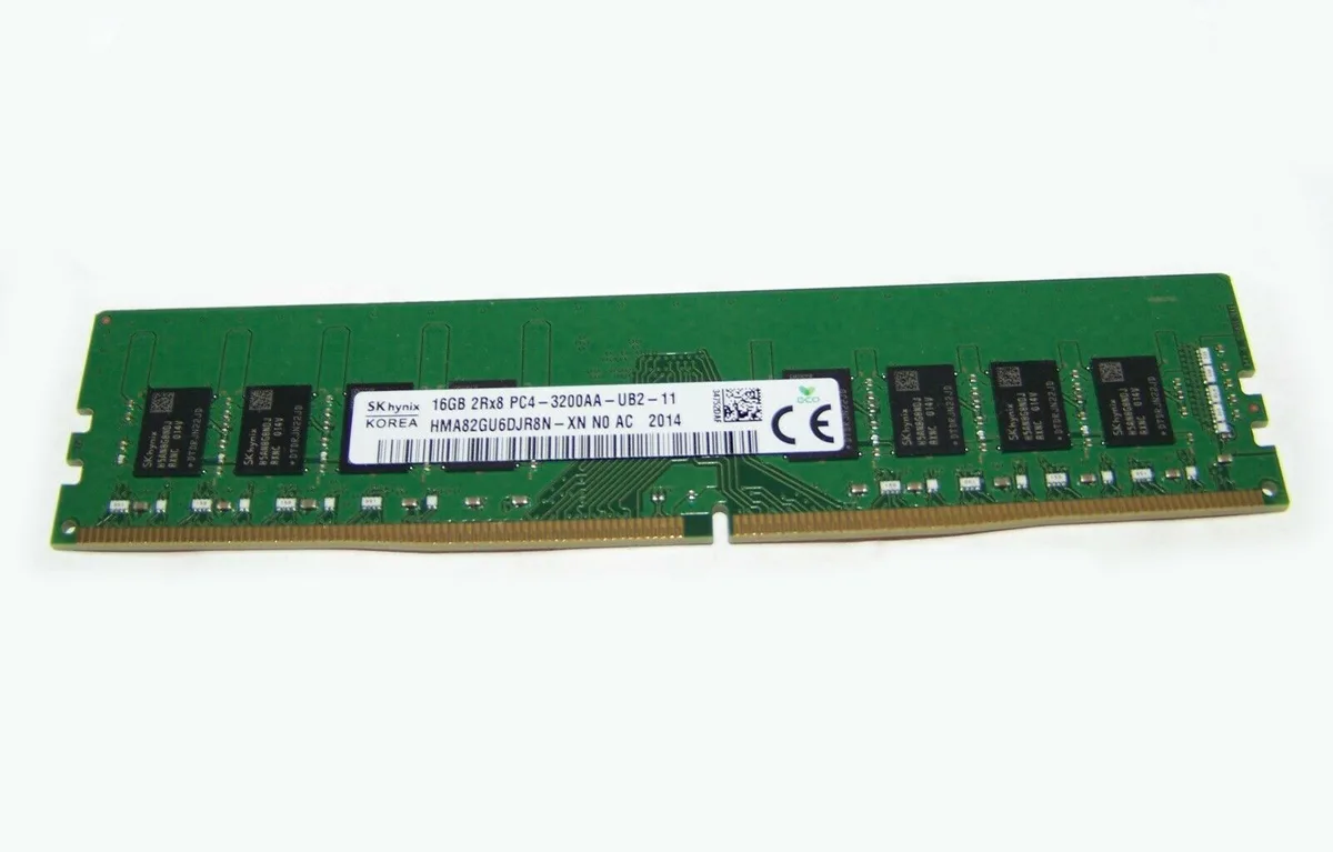 Green rectangular DDR4 stick with black chips and gold contacts