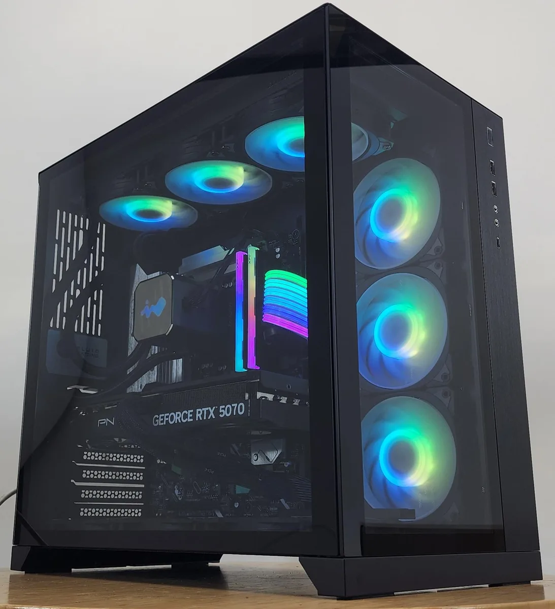 Custom Custom Ultra 7 270K 32GB DDR5 1TB NVME RTX 5070 gaming PC — photo du produit