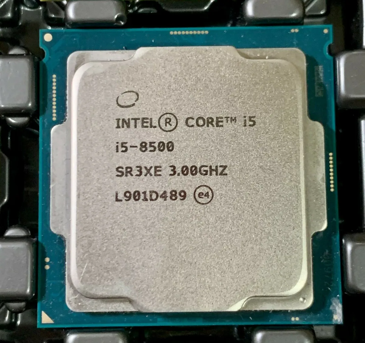 Intel Intel Core i5-8500 Desktop Processor BX80684I58500 — 商品写真