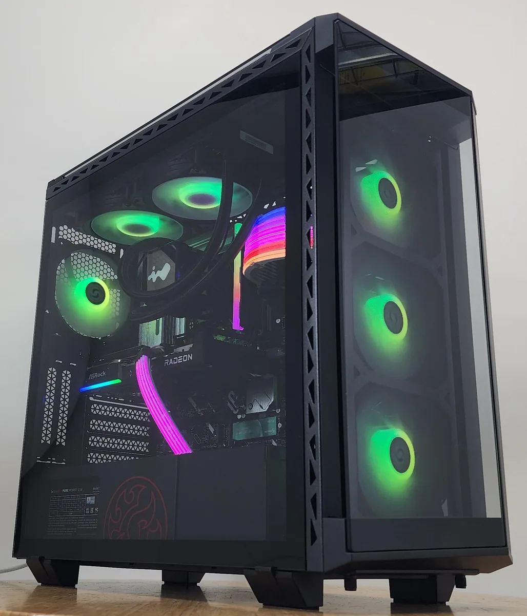Custom Custom Gaming PC Ultra 5 250KF 16GB DDR5 1TB NVME RX 9060 XT 240mm AIO — fotografia produktu