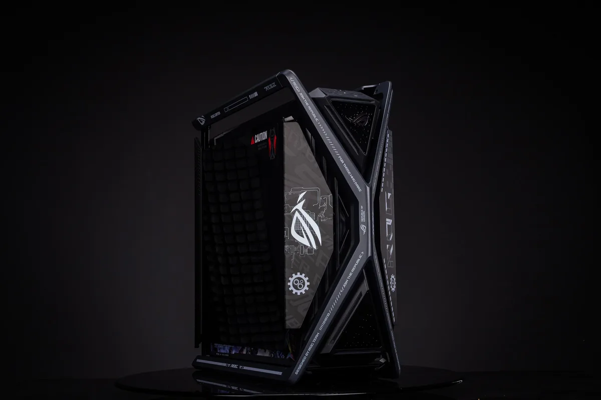 Full-tower E-ATX case with Transformers-themed UV-printed panels, dual tempered-glass sides, four pre-installed 140 mm PWM fans