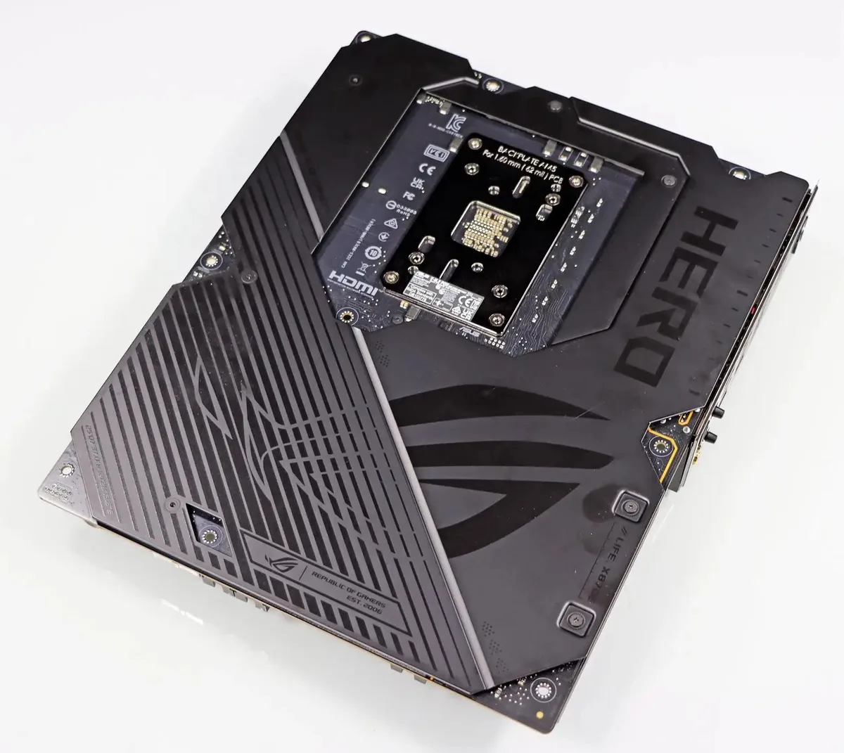 ASUS ASUS ROG X870 ATX AMD motherboard DDR5 PCIe 5.0 x16 4x M.2 — product photo