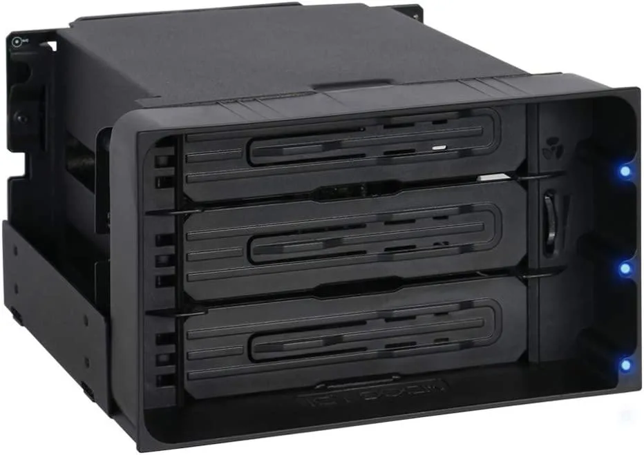 ICY DOCK ICY DOCK flexiDOCK MB830SP-B 3×3.5″ SATA/SAS Rack Server — foto del producto