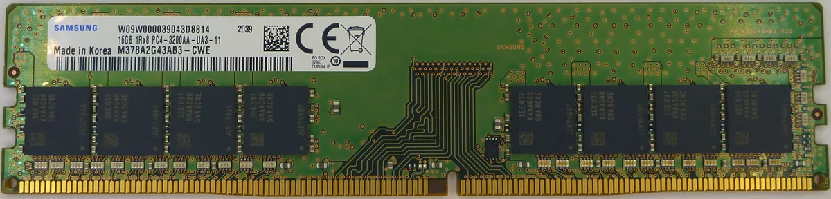 Green 288-pin DDR4 UDIMM module, no heat spreader