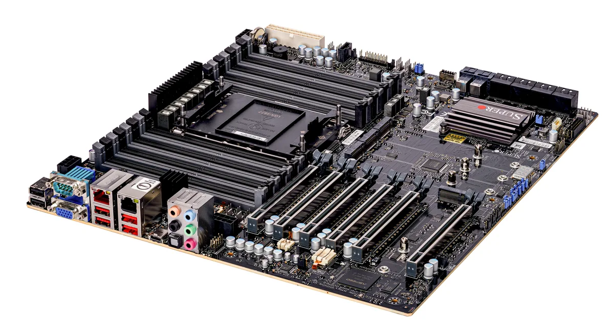Green server motherboard, LGA 4677 socket, sixteen DDR5 slots, six full-length PCIe 5.0 x16 slots, multiple M.2 and SATA connectors