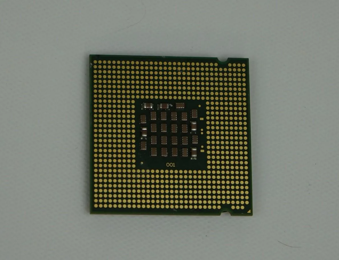 Square ceramic processor with gold contacts and printed model 521