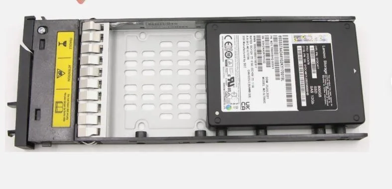 Lenovo Lenovo 800 GB 2.5" SAS internal solid state drive 01DC477 — fotografie produktu