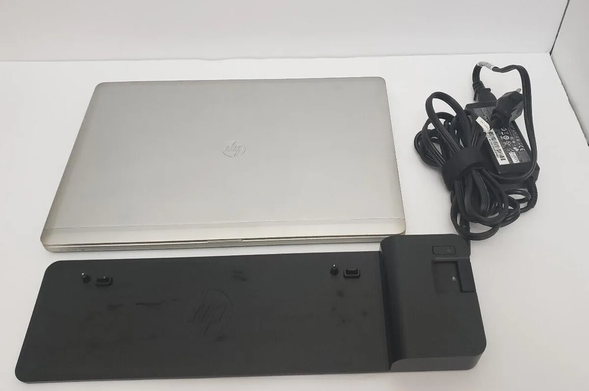 Silver 14.0 inch laptop with rectangular docking station