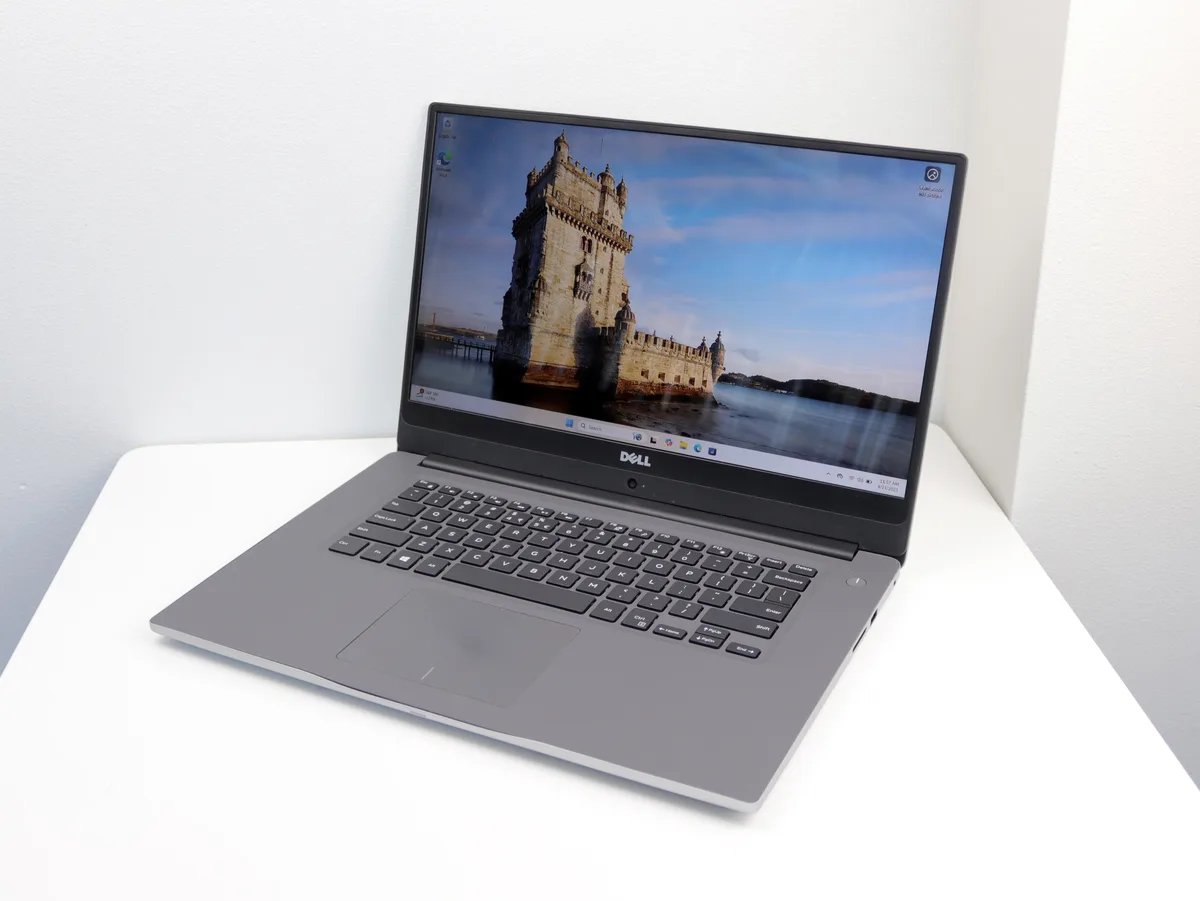 Silver Dell Inspiron 7572 laptop closed lid 15.6 inch display