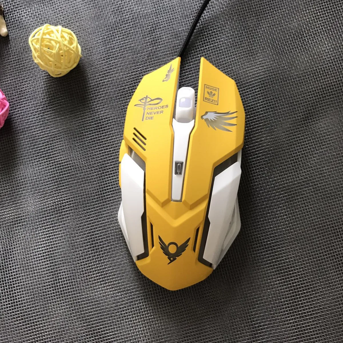 Corn Electronics Corn Electronics Mercy Design Cosplay Yellow LED USB Wired 2400DPI 6 Buttons Gaming Mouse — photo du produit