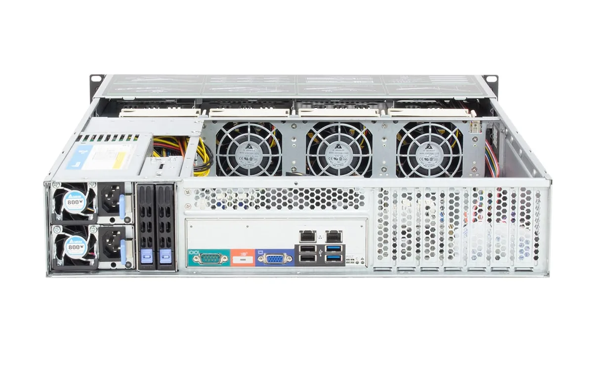 HOTCFWQ HOTCFWQ 2U 8-Bay Server Chassis 12Gb/s SAS Backplane — productfoto