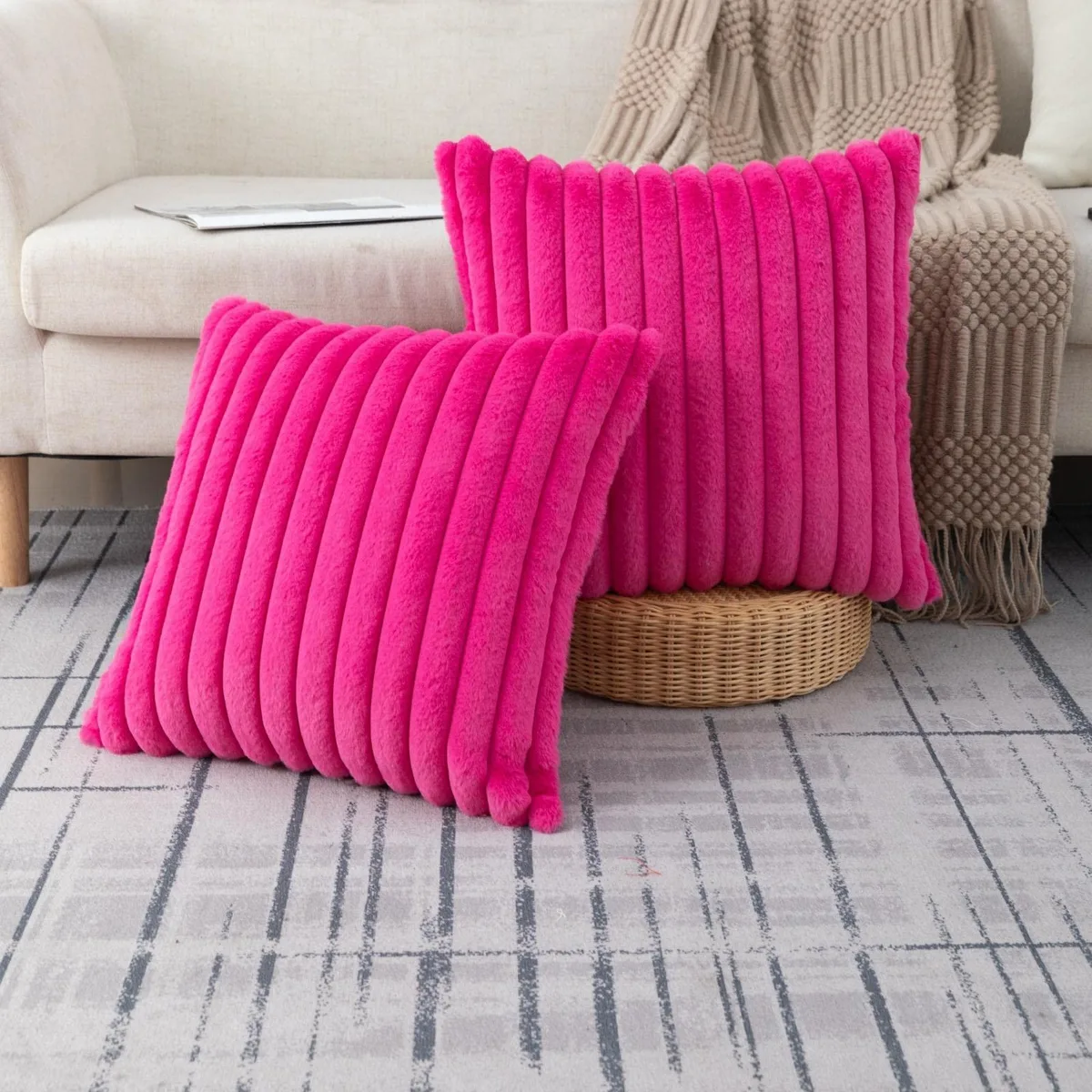 ZLINA Hot Pink Striped Faux Fur Pillow Covers 18 Inch 2Pack Bedroom Accents — 商品照片