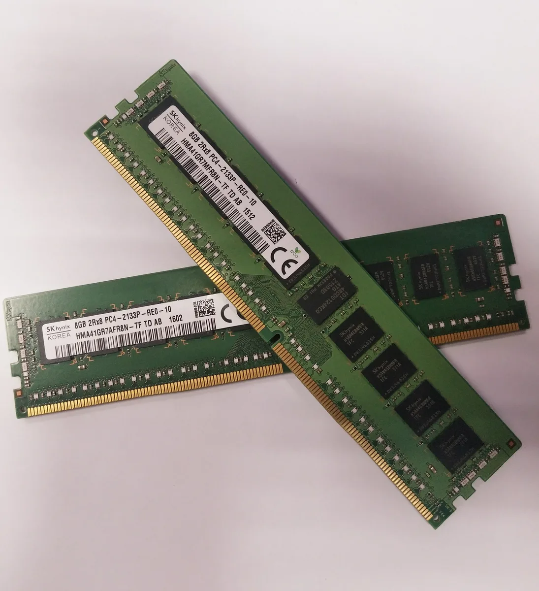 SK hynix SK hynix HMA41GR7MFR8N-TF 8GB 2RX8 PC4-2133 REG server RAM — 제품 사진