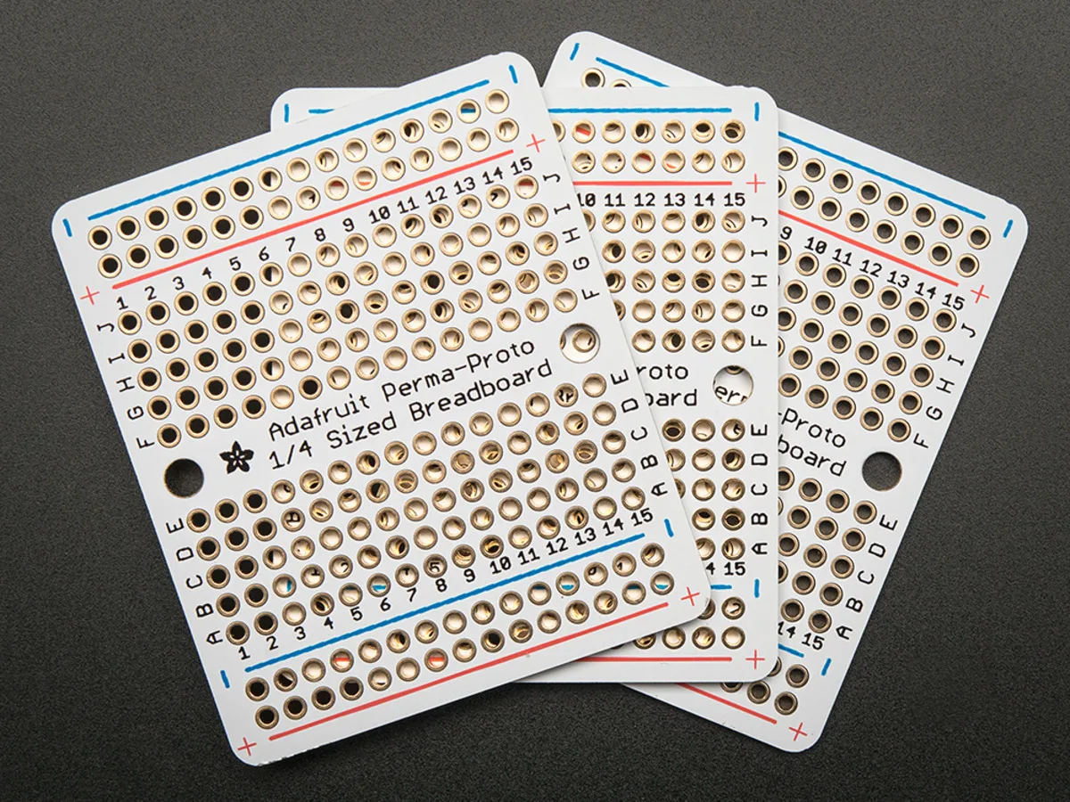 Adafruit Adafruit Perma-Proto Quarter Breadboard PCB Pack of 3 — תמונת המוצר