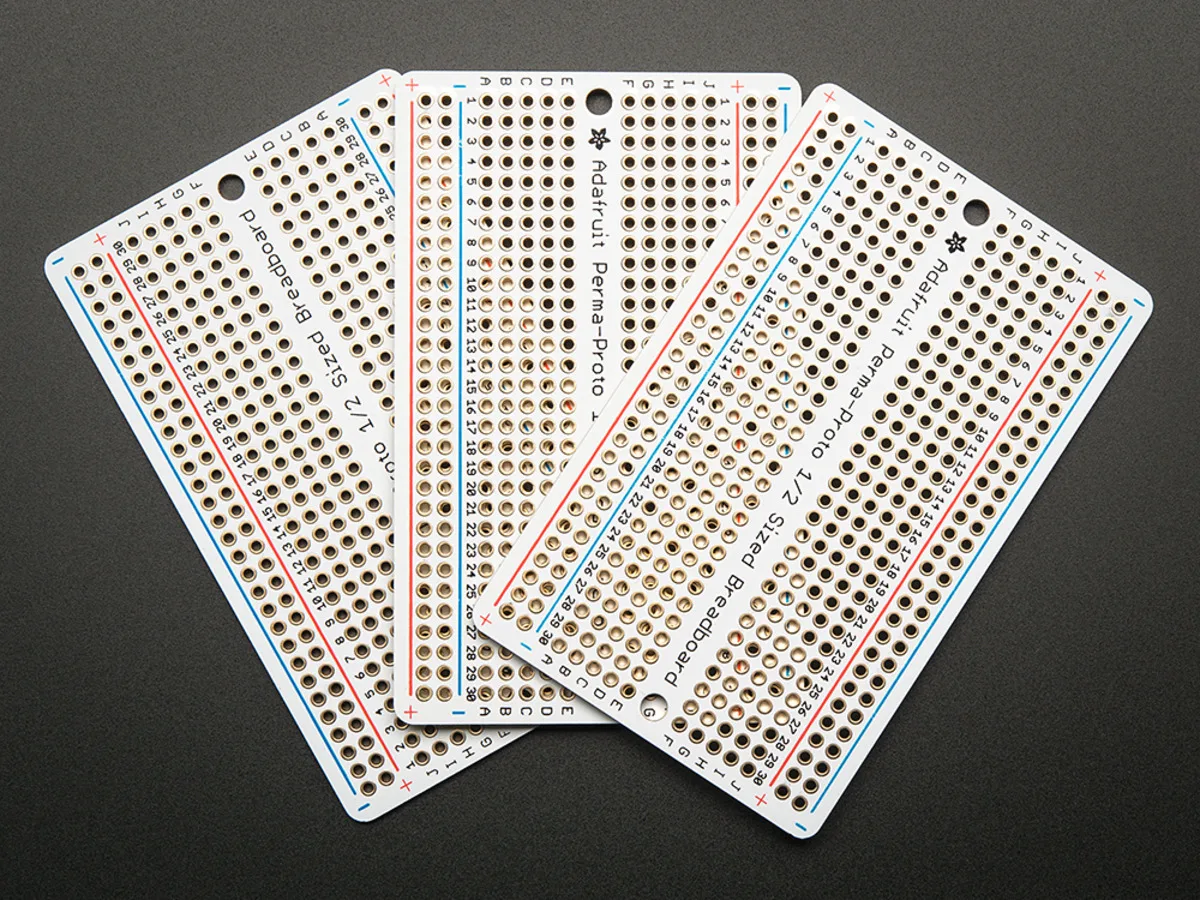 Adafruit Adafruit Perma-Proto Half-Sized Breadboard PCB Pack of 3 — תמונת המוצר