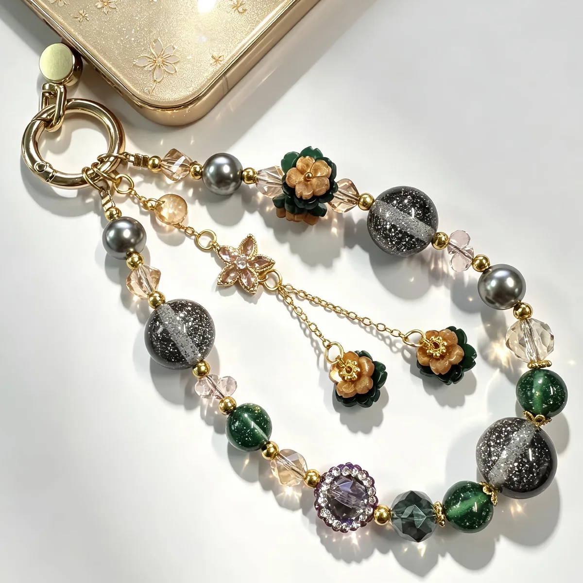 LIFCIUSO 049-Flower-Retro-LI2606 Beaded Phone Wrist Strap — product photo