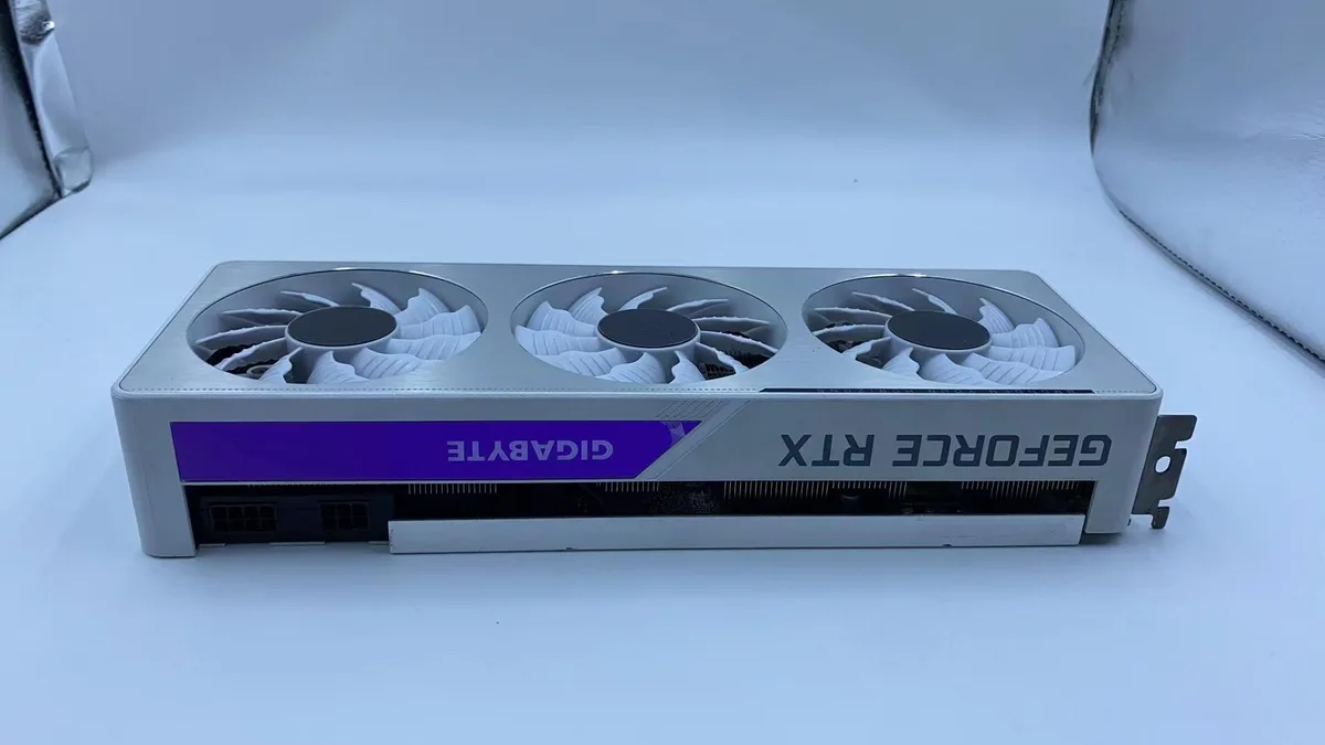 GIGABYTE GIGABYTE Vision OC GeForce RTX 3070 8GB GDDR6 triple-fan graphics card — produktbild