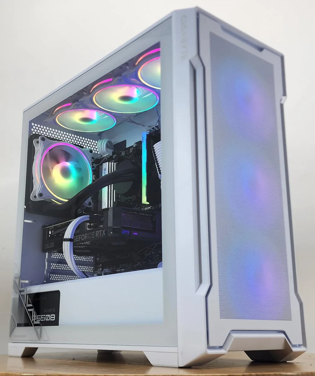 Gigabyte GB-C102GI mid-tower case with Asetek 120mm AIO cooler visible inside