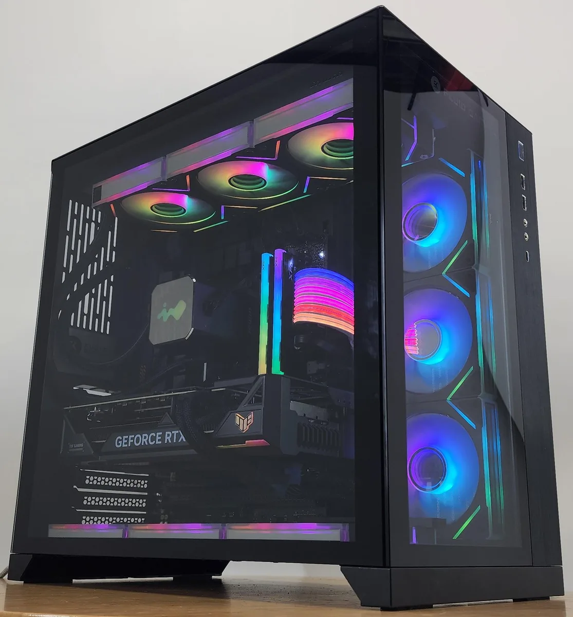 Custom Custom Ryzen 7 7800X3D RTX 4070 Ti 32GB DDR5 1TB NVME gaming PC — fotografia produktu