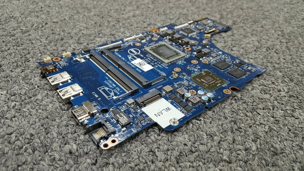 Dell laptop motherboard with AMD FX-9800P processor and Radeon R7 M445 graphics