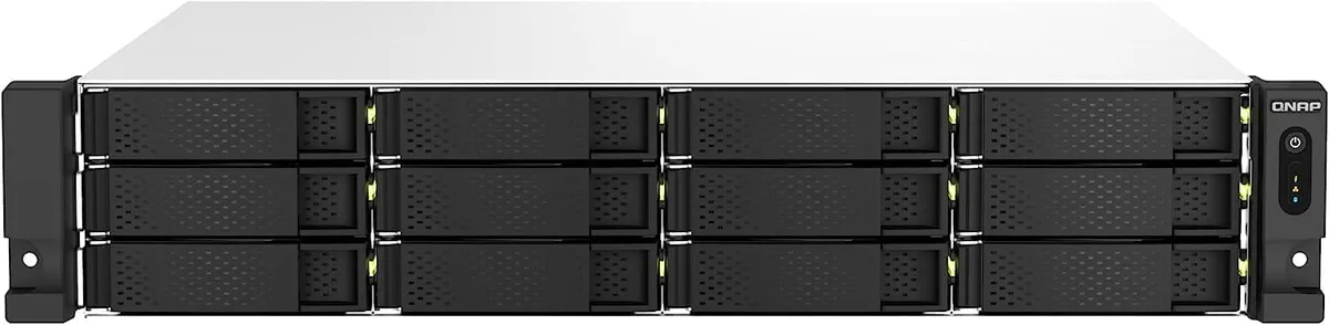 Qnap Qnap TS-1264U-RP-8G-US 12-bay rackmount NAS — Produktfoto