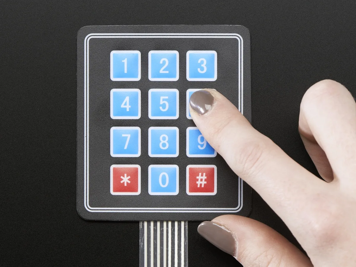 Adafruit Adafruit Membrane 3x4 Matrix Keypad 12-button 7-pin .1" pitch 70x77mm adhesive — תמונת המוצר