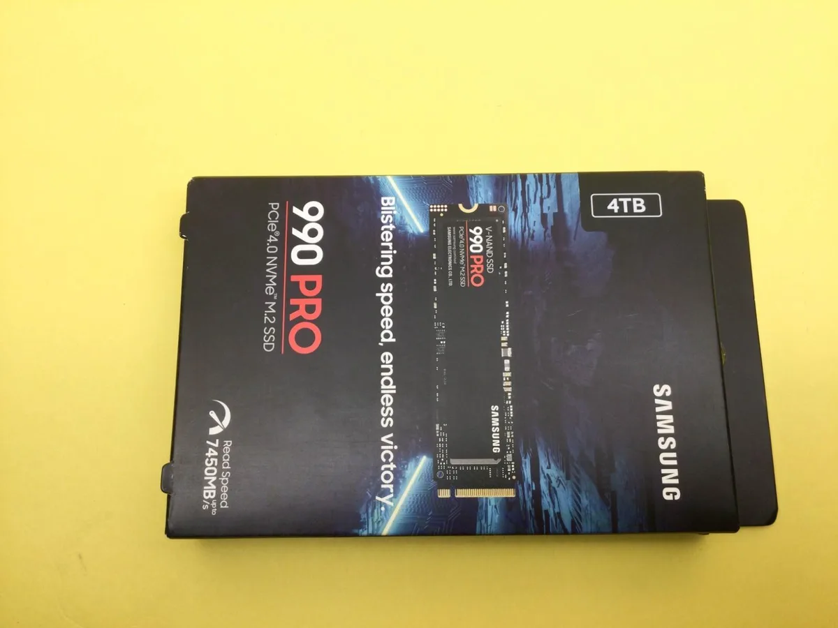 SAMSUNG SAMSUNG 990 Pro 4TB M.2 2280 PCIe 4.0 x4 NVMe internal SSD MZ-V9P4T0 — product photo