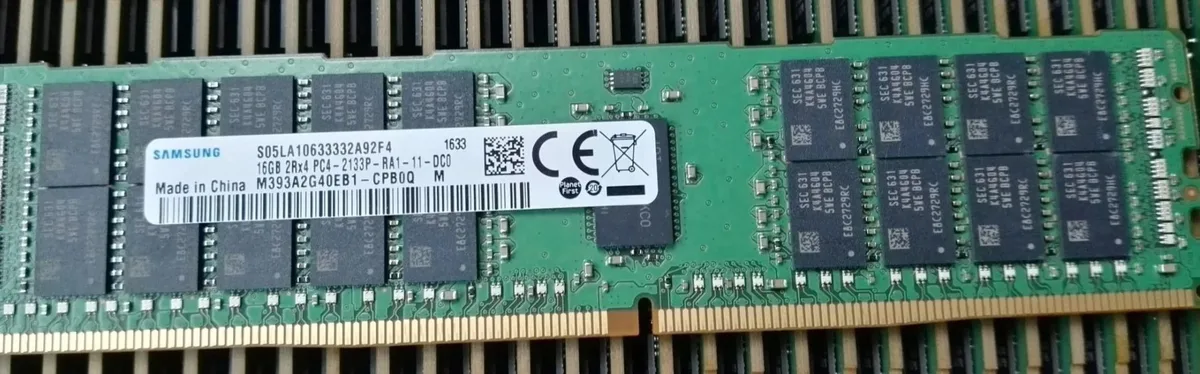 SAMSUNG SAMSUNG M393A2G40EB1-CPB 16GB 2Rx4 DDR4 2133 REG server RAM — صورة المنتج