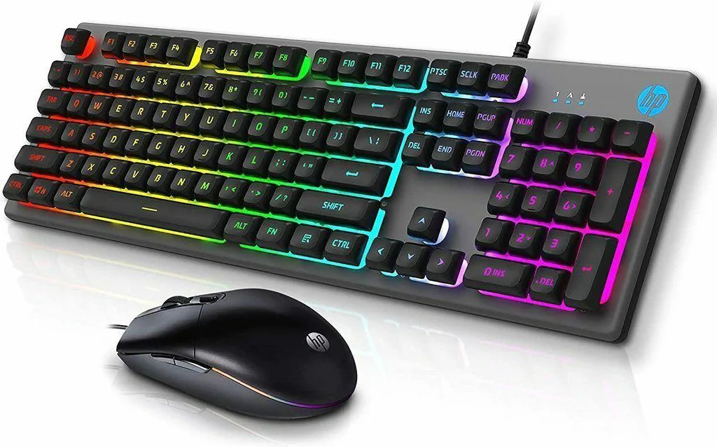 Grey-black full-size membrane keyboard with metal panel and Spanish layout, plus a matching USB mouse with 6400 DPI