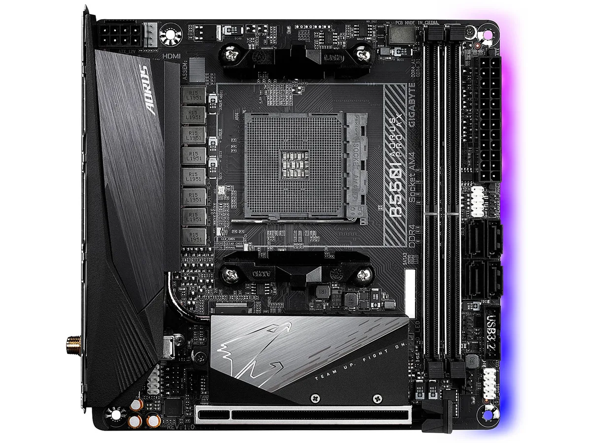 GIGABYTE GIGABYTE B550I AORUS PRO AX AM4 AMD motherboard — Produktfoto