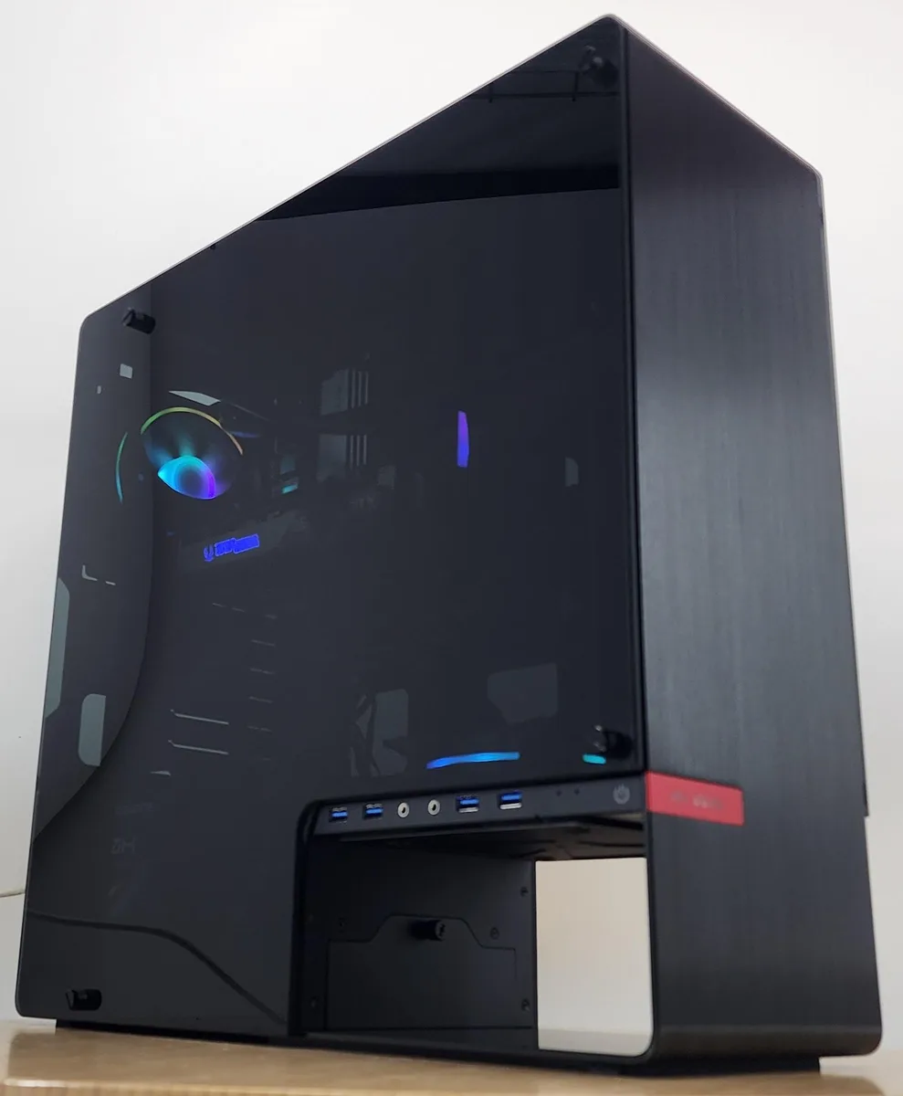 Custom Custom Ryzen 5 7600X RTX 4060 Ti 16GB DDR5 1TB NVME Asetek 120mm AIO INWIN 904 gaming PC — fotografia produktu
