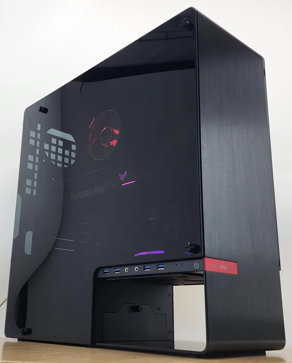 Custom Custom Ryzen 7 5800XT RTX 3060 Ti 16GB DDR4 1TB NVME gaming PC — fotografia produktu
