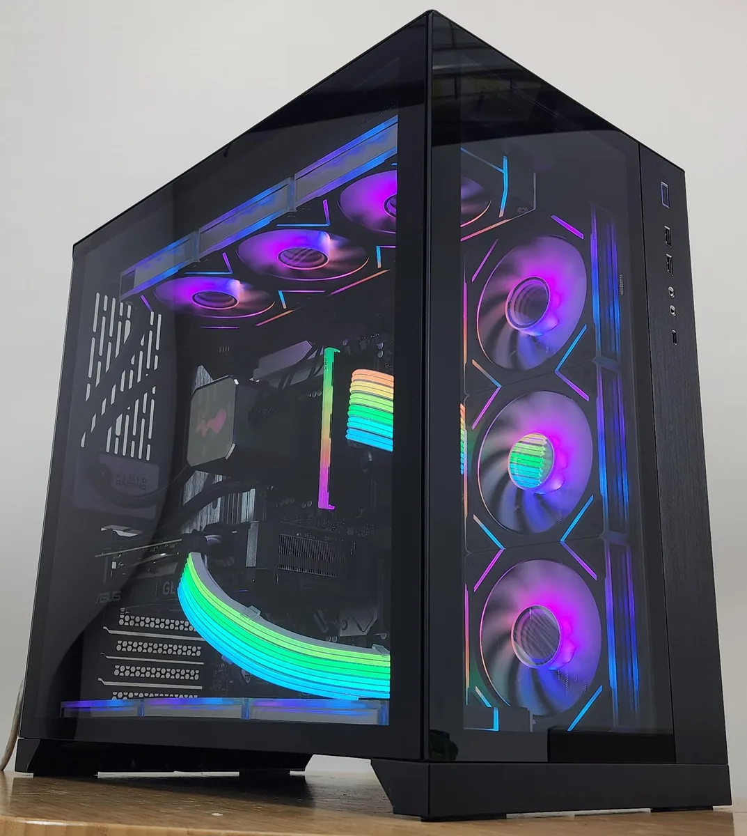 Custom Custom Gaming PC Ultra 5 250KF 16GB DDR5 2TB NVME RTX 4070 360mm AIO — fotografia produktu