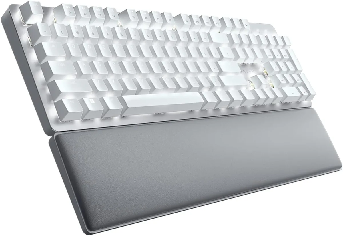 RAZER RAZER RZ03-04110200-R3U1 gaming keyboard White Yellow Switches — fotografia produktu
