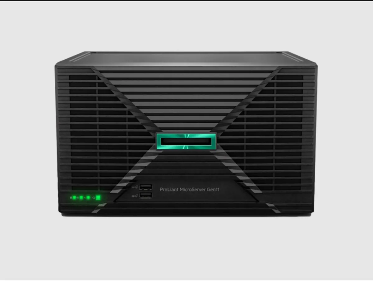 HPE HPE ProLiant MicroServer Gen11 G7400 2c 16GB 1TB HDD 180W P74439005 rack server — foto del producto