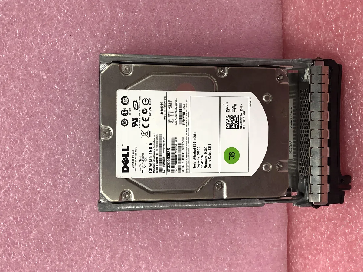 DELL Dell YP778 300GB 3.5" SAS 15K laptop hard drive — productfoto