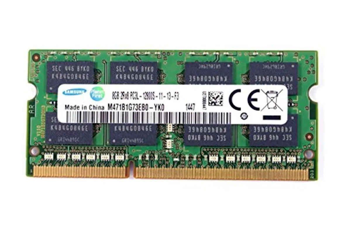 Green Samsung 8GB desktop memory module, 204-pin, 1.35V