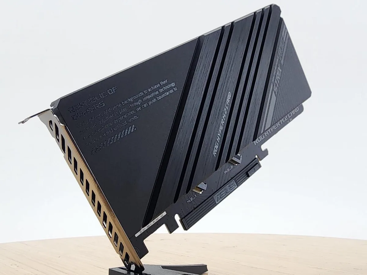 ASUS ASUS ROG HYPER M.2 CARD 2-slot PCIe x16 NVMe drive enclosure — vörumynd