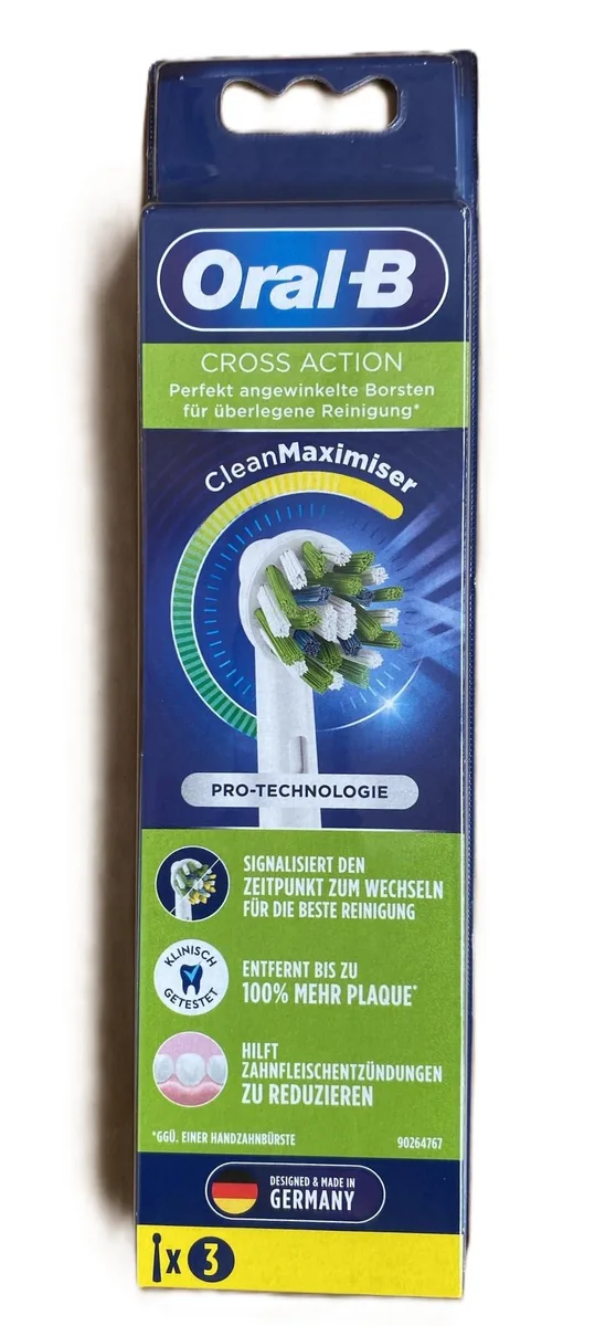  Oral-B CrossAction Replacement Brush Heads 3 Count White — 제품 사진